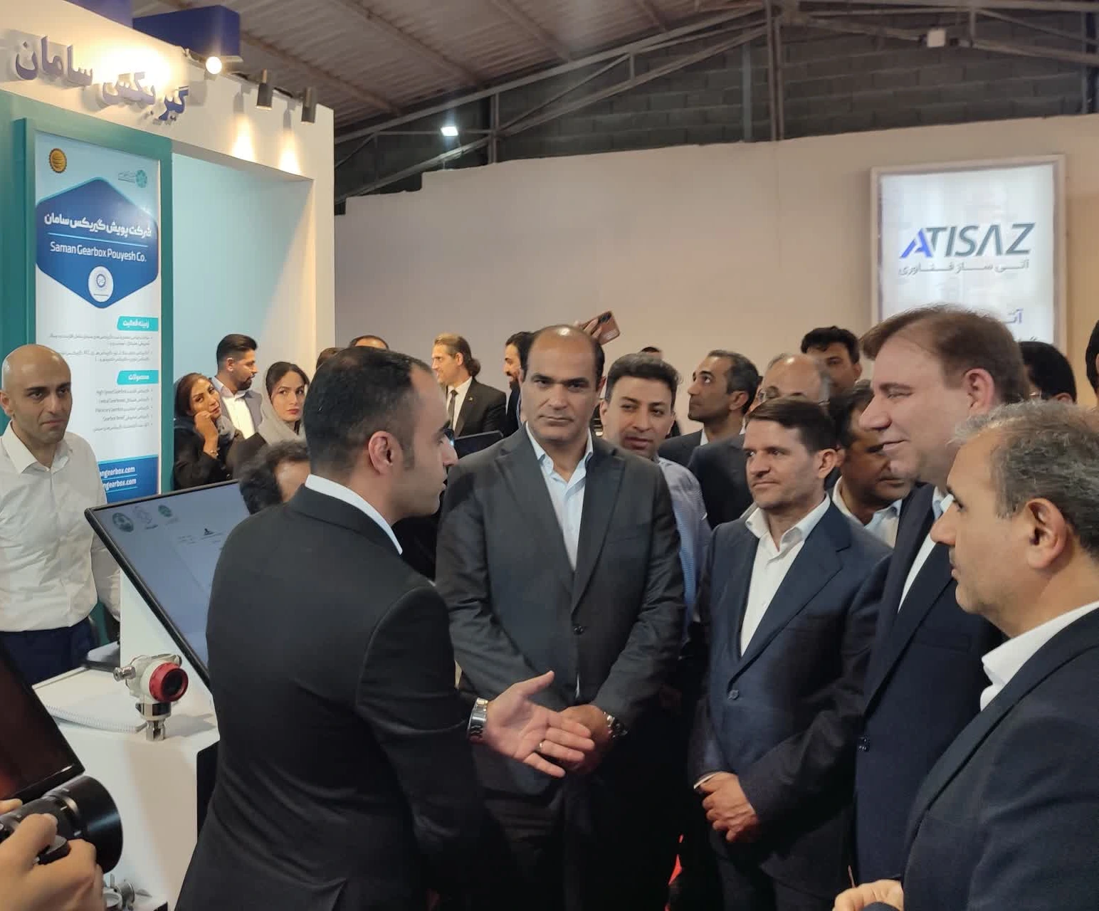 بازدید معاون وزیر نفت و استاندار بوشهر در نمایشگاه نفت و گاز عسلویه 1404